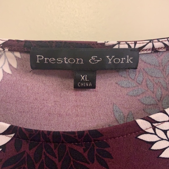 Sleeveless shell tank top. - Picture 3 of 4